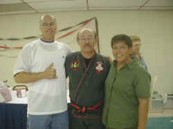 Sifu_Brian_Professor_Harry_and_Sifu_Linda_small.jpg (5398 bytes)