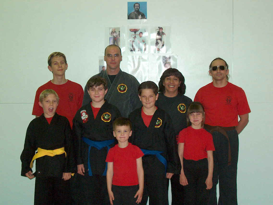 Walker Kajukenbo-Karate Students (relaxed).JPG (218482 bytes)